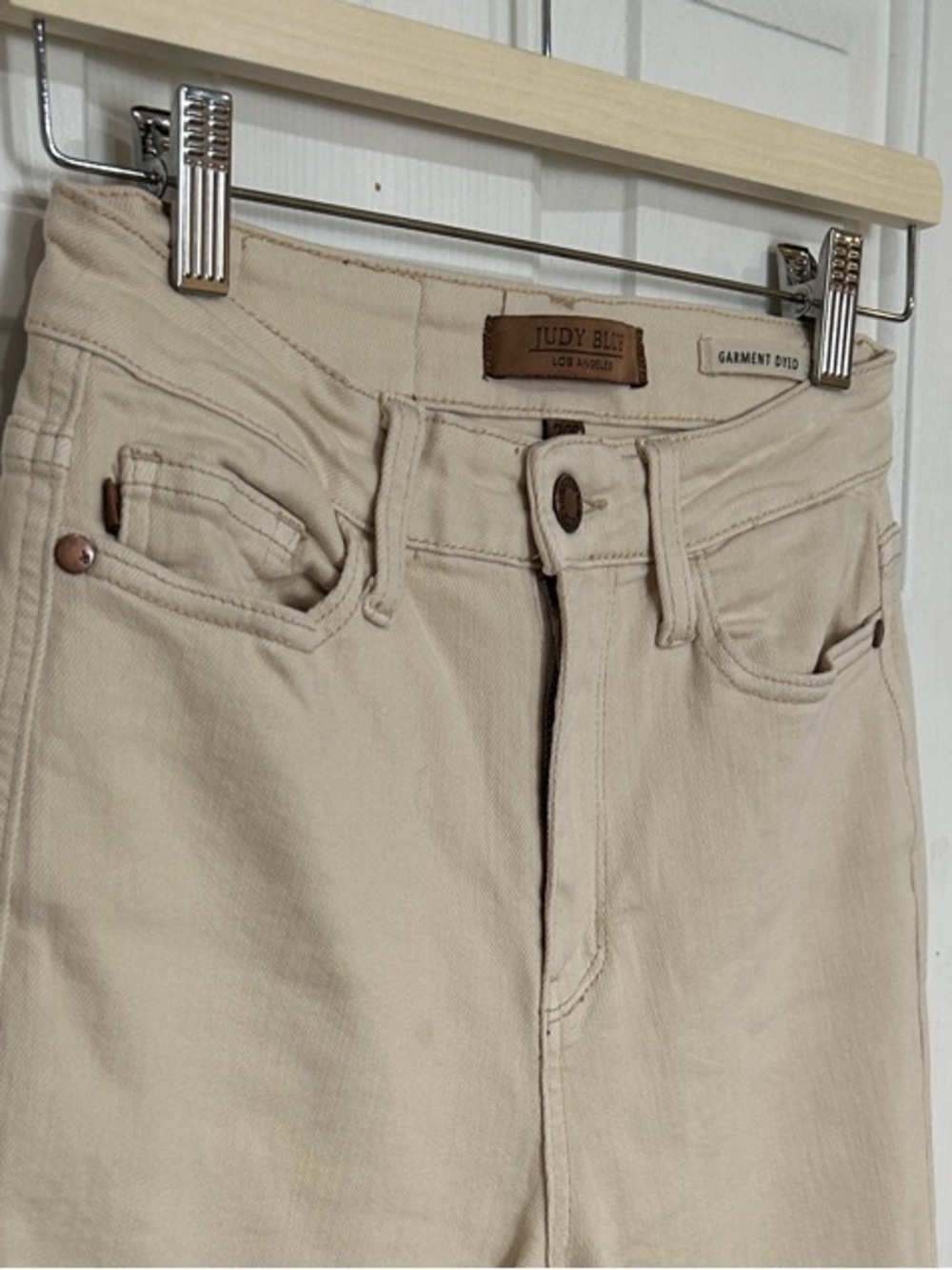 Judy Blue Garment Dyed Cream Beige Raw Hem Crop Jeans / Size 3 (26) - Picture 4 of 13